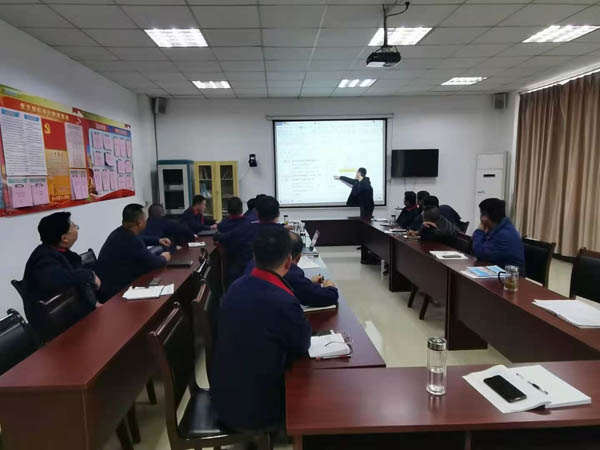 安裝公司組織學(xué)習(xí)《關(guān)于加強(qiáng)工會(huì)勞動(dòng)保護(hù)工作的意見》 安裝公司組織學(xué)習(xí)《關(guān)于加強(qiáng)工會(huì)勞動(dòng)保護(hù)工作的意見》