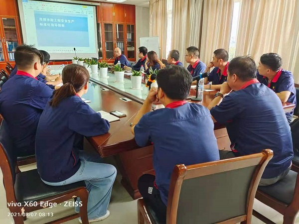 第一建筑工程事業(yè)部開展標準化工地建設(shè)培訓(xùn) 第一建筑工程事業(yè)部開展標準化工地建設(shè)培訓(xùn)