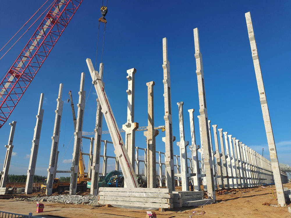 銅基新材料項目提前完成電解車間預制柱吊裝任務 銅基新材料項目提前完成電解車間預制柱吊裝任務