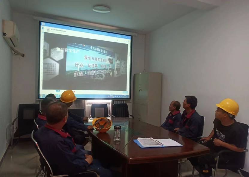 商品混凝土公司開展“安全生產(chǎn)月”活動(dòng) 商品混凝土公司開展“安全生產(chǎn)月”活動(dòng)